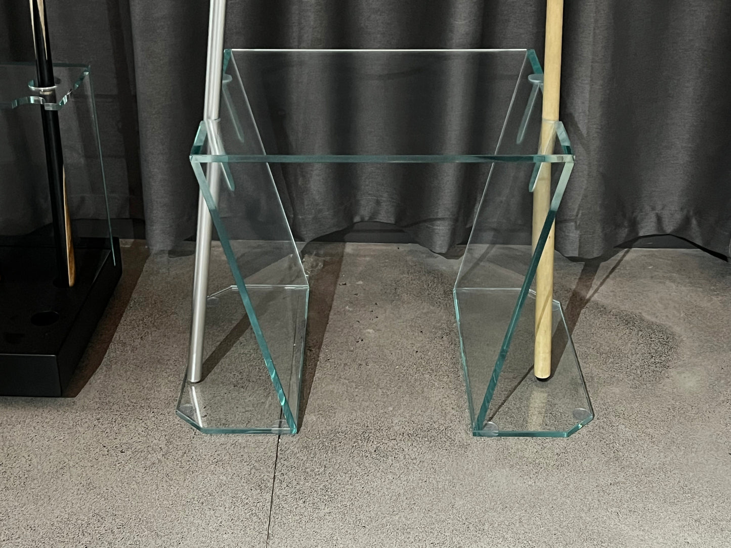 Simple all-glass pool cue stand, suitable for indoor and outdoor use